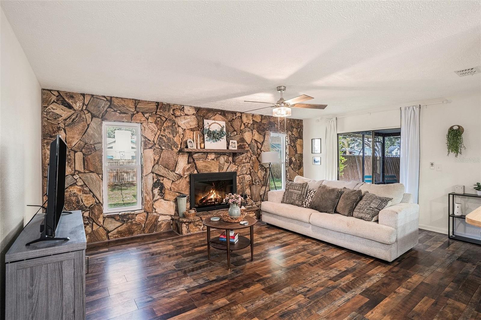 Listing photo id 0 for 7807 Duck Pond Court