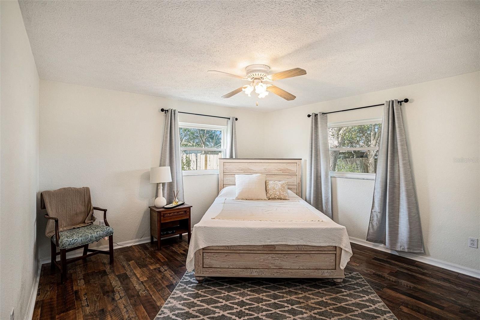 Listing photo id 18 for 7807 Duck Pond Court