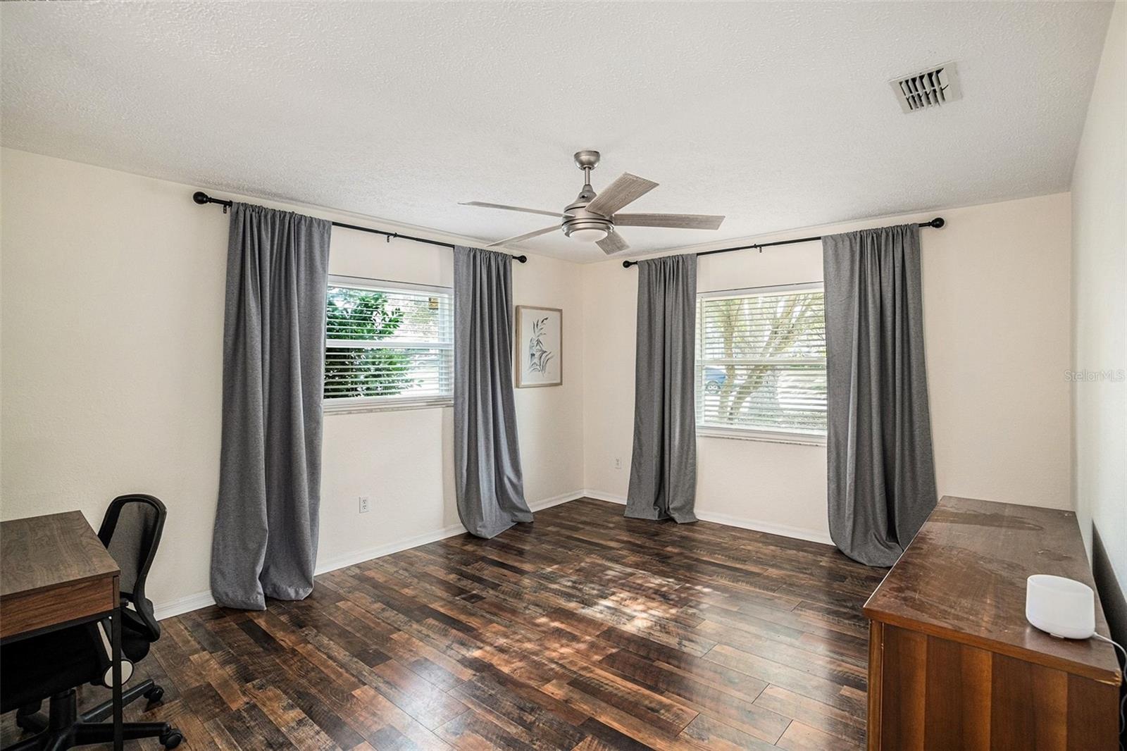 Listing photo id 19 for 7807 Duck Pond Court