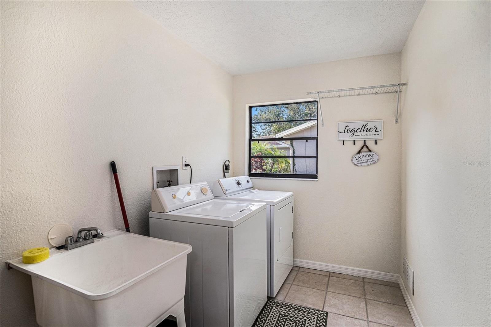 Listing photo id 22 for 7807 Duck Pond Court