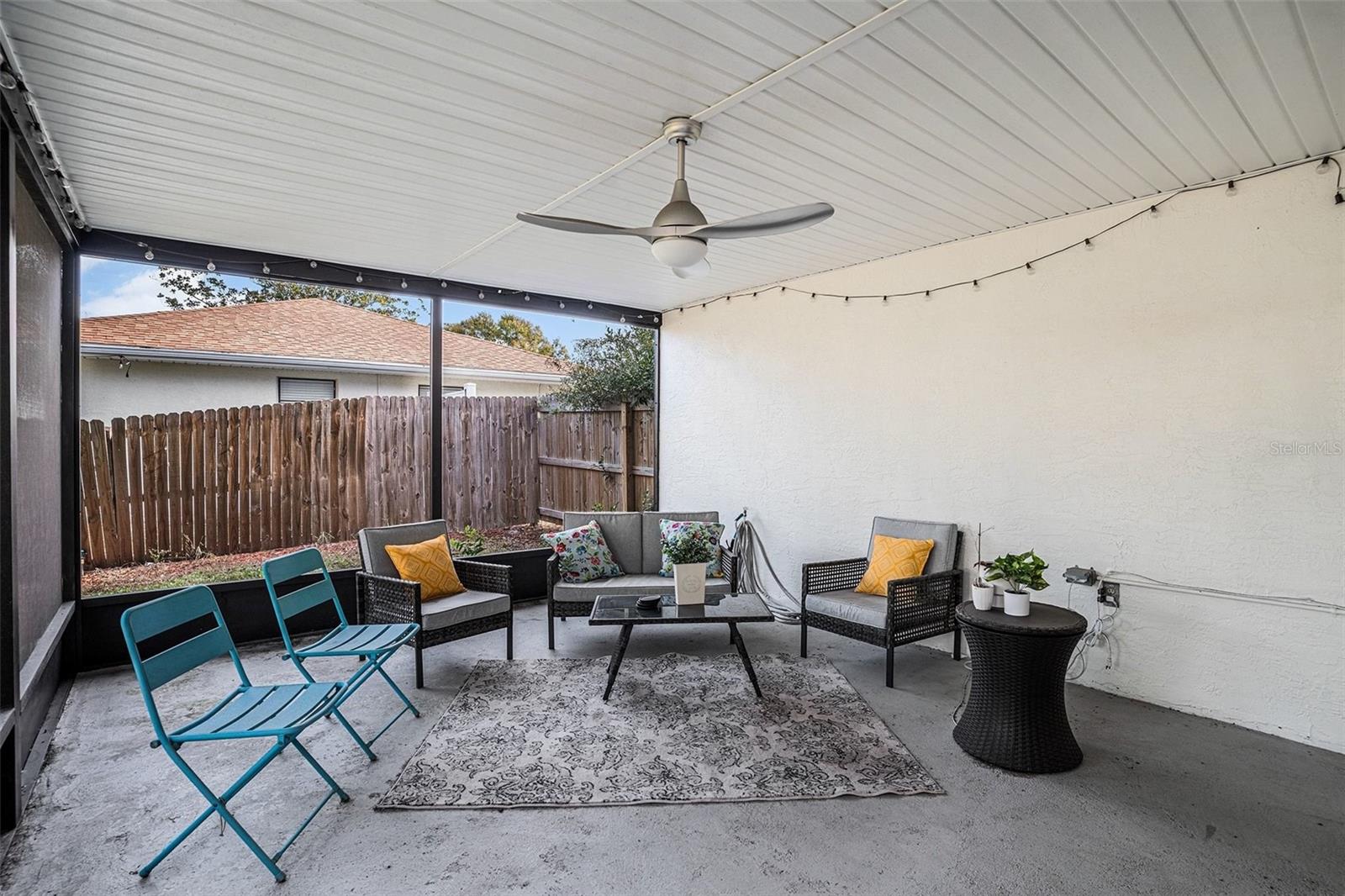 Listing photo id 1 for 7807 Duck Pond Court