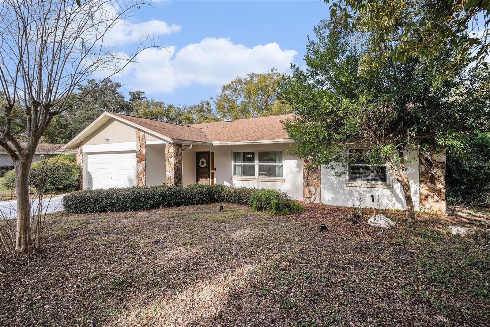Listing photo id 3 for 7807 Duck Pond Court