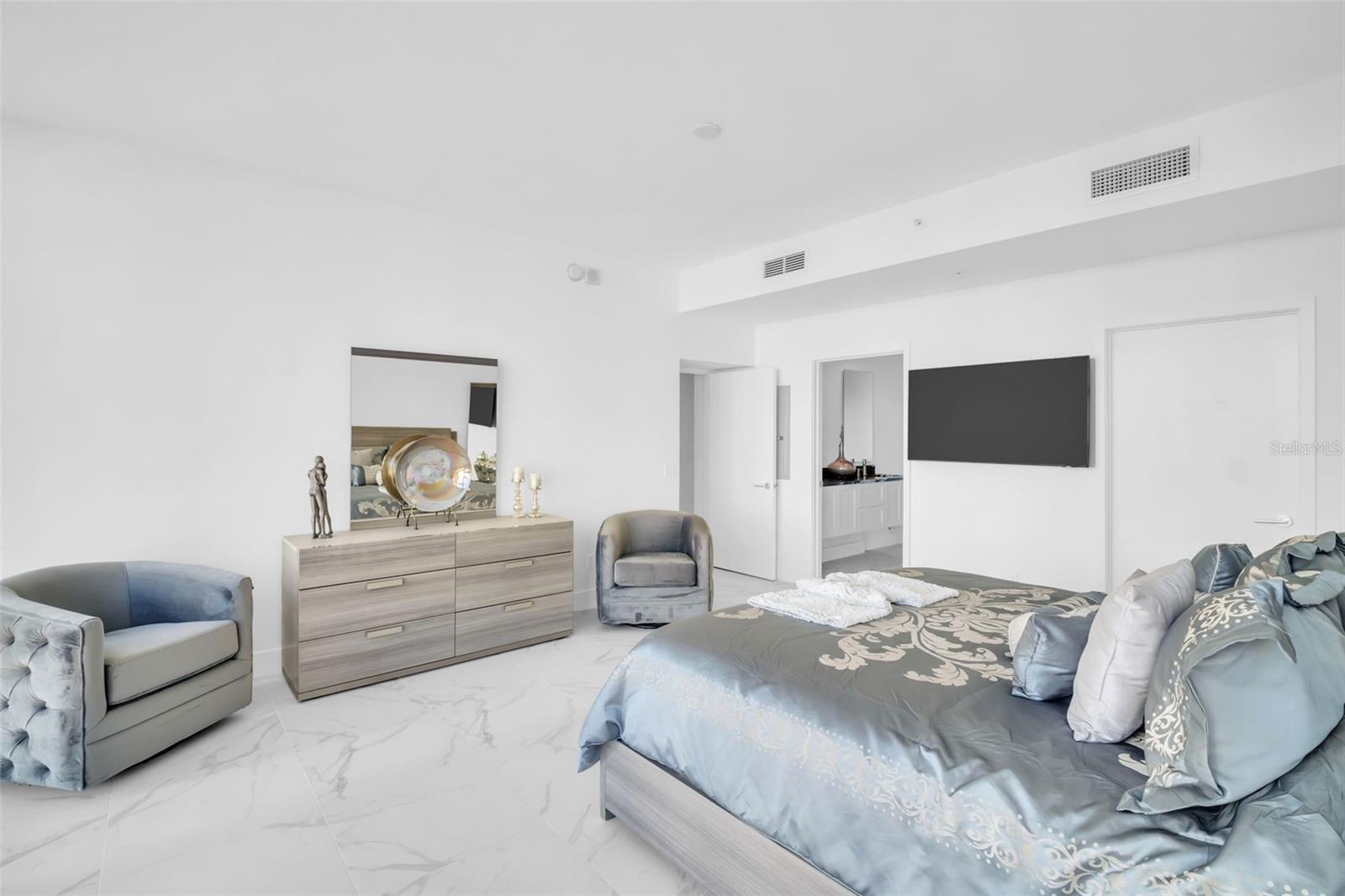 Image 10 of 62 For 175 1st Street S 1008