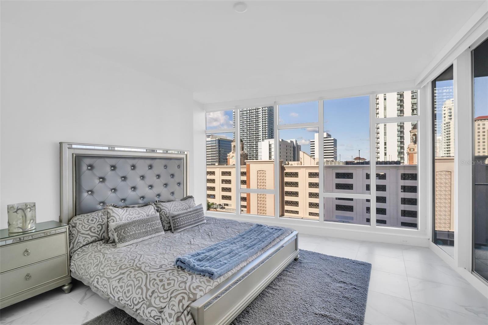 Image 17 of 62 For 175 1st Street S 1008