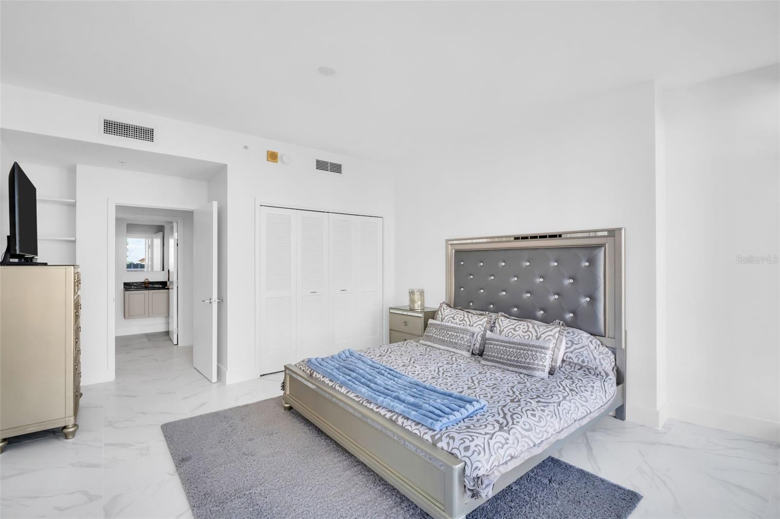 Image 19 of 62 For 175 1st Street S 1008