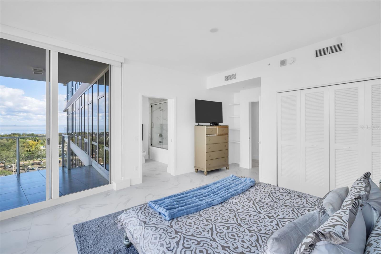 Image 20 of 62 For 175 1st Street S 1008