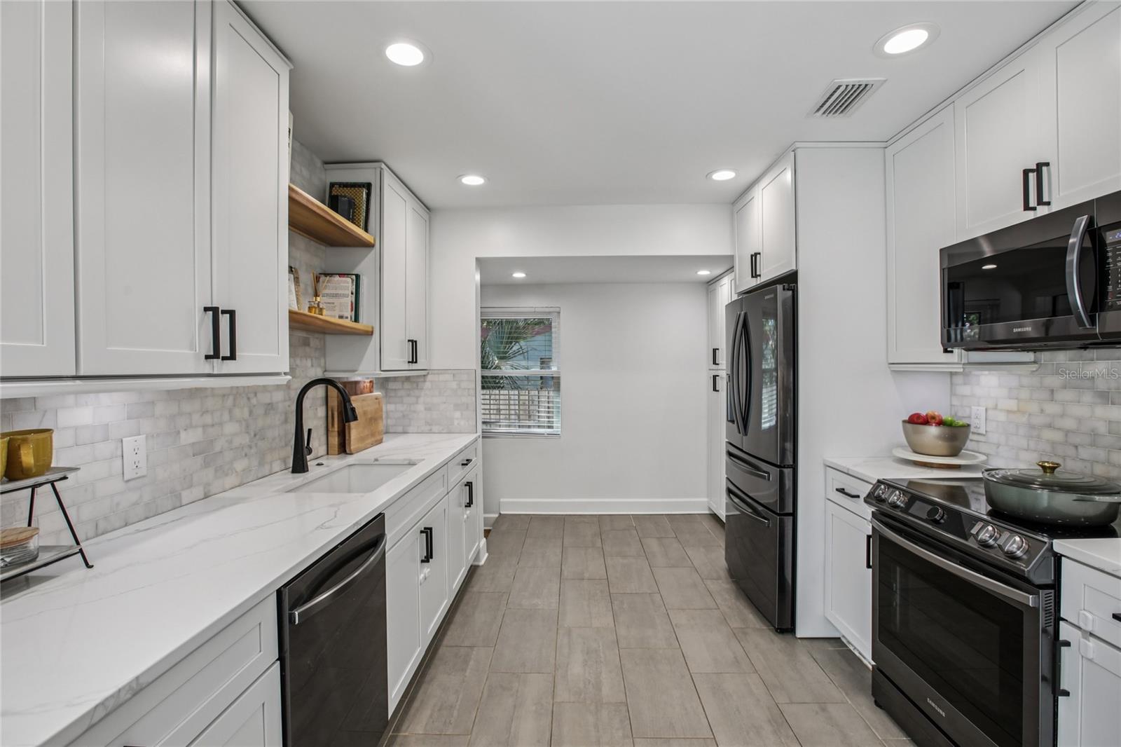 Image 14 of 29 For 204 Powhatan Avenue