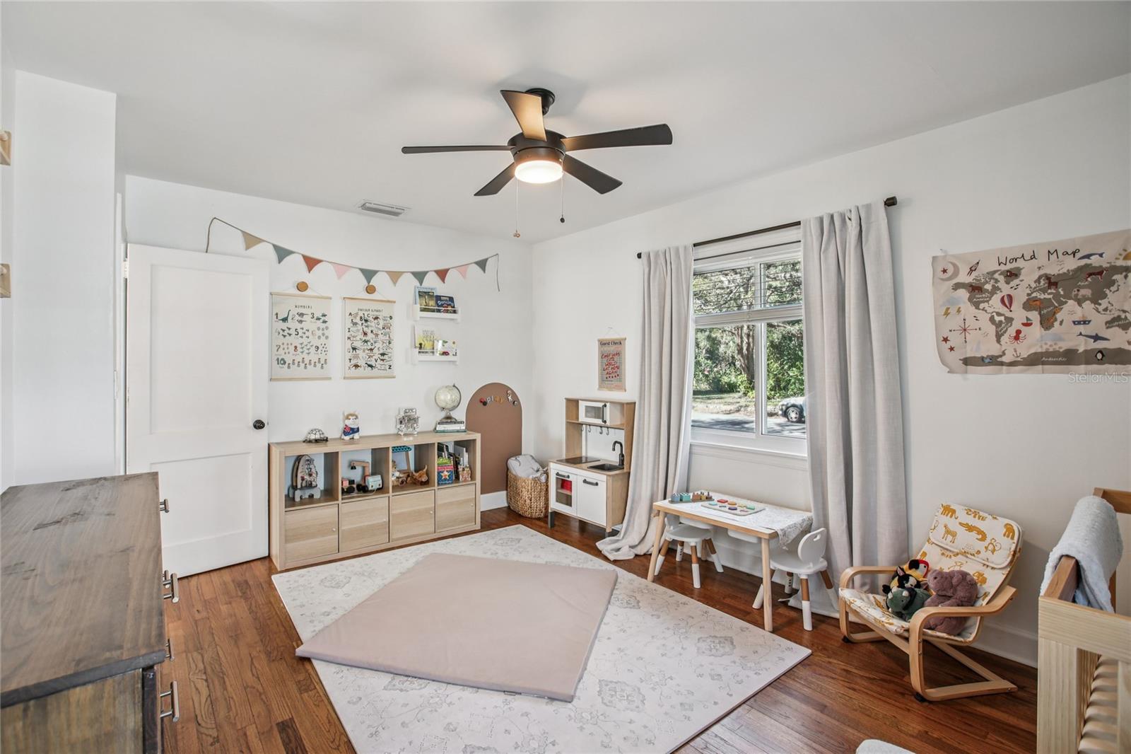 Image 20 of 29 For 204 Powhatan Avenue