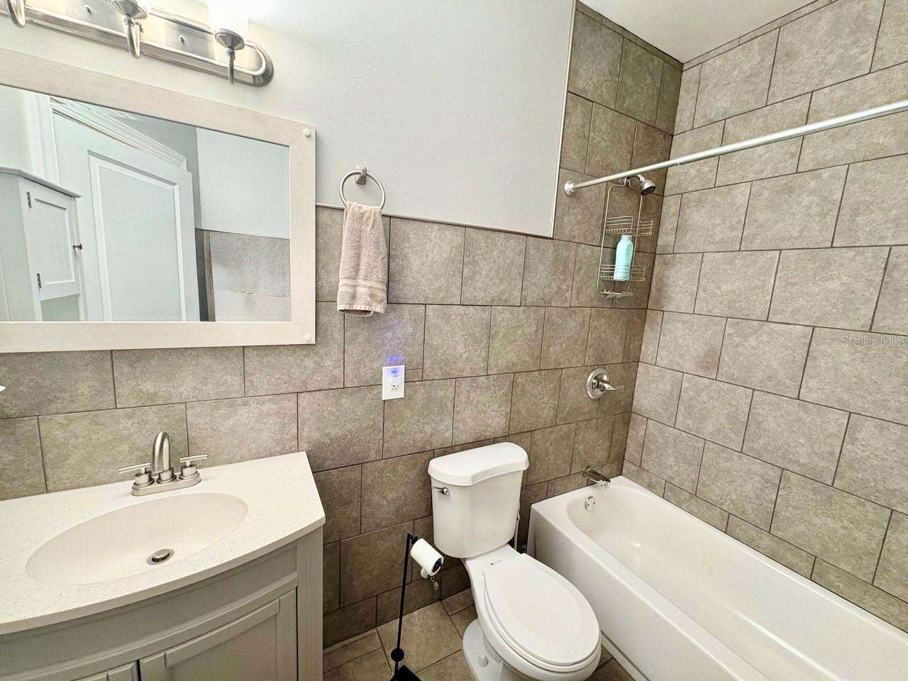 Image 15 of 24 For 302 Haya Street