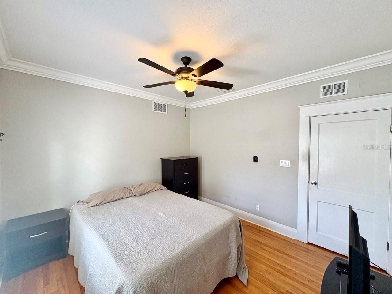 Image 17 of 24 For 302 Haya Street