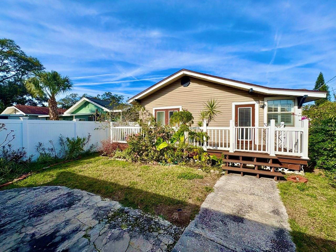 Image 21 of 24 For 302 Haya Street