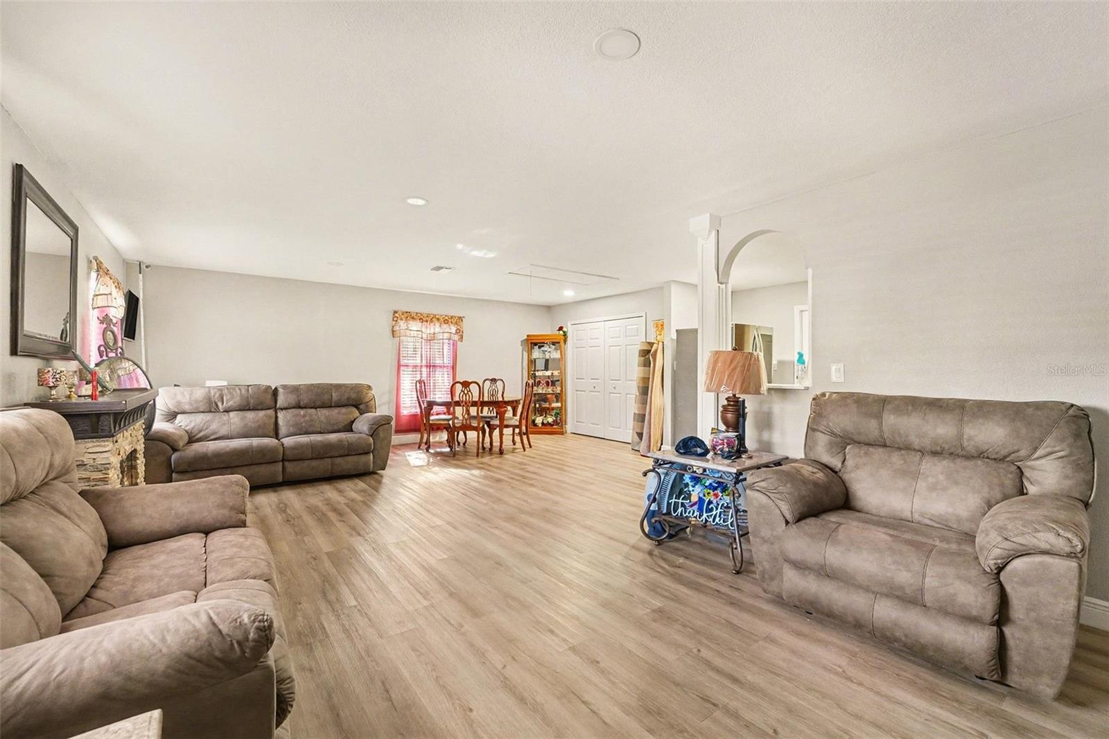 Image 4 of 18 For 37124 Goldenrod Court