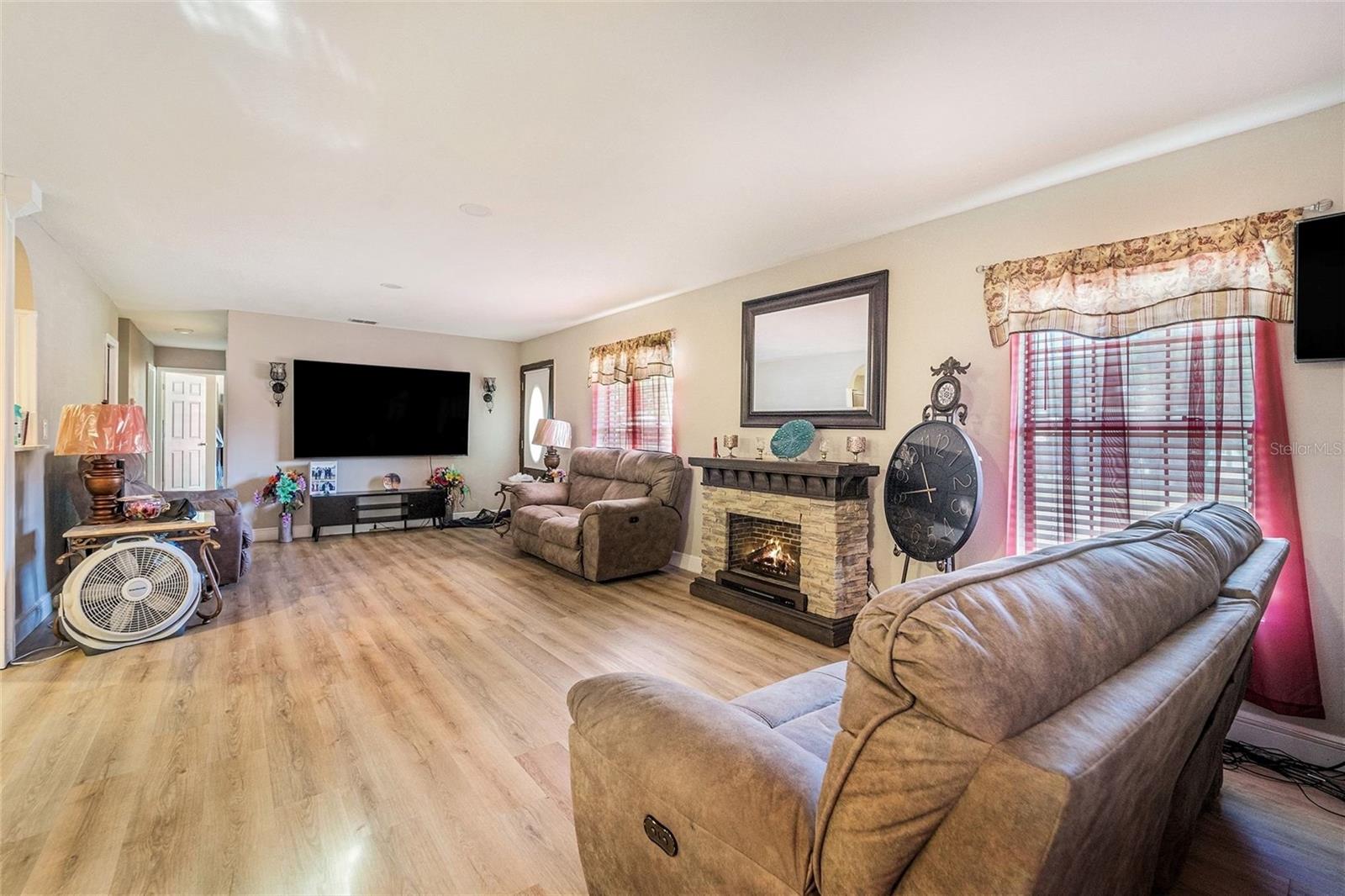 Image 8 of 18 For 37124 Goldenrod Court