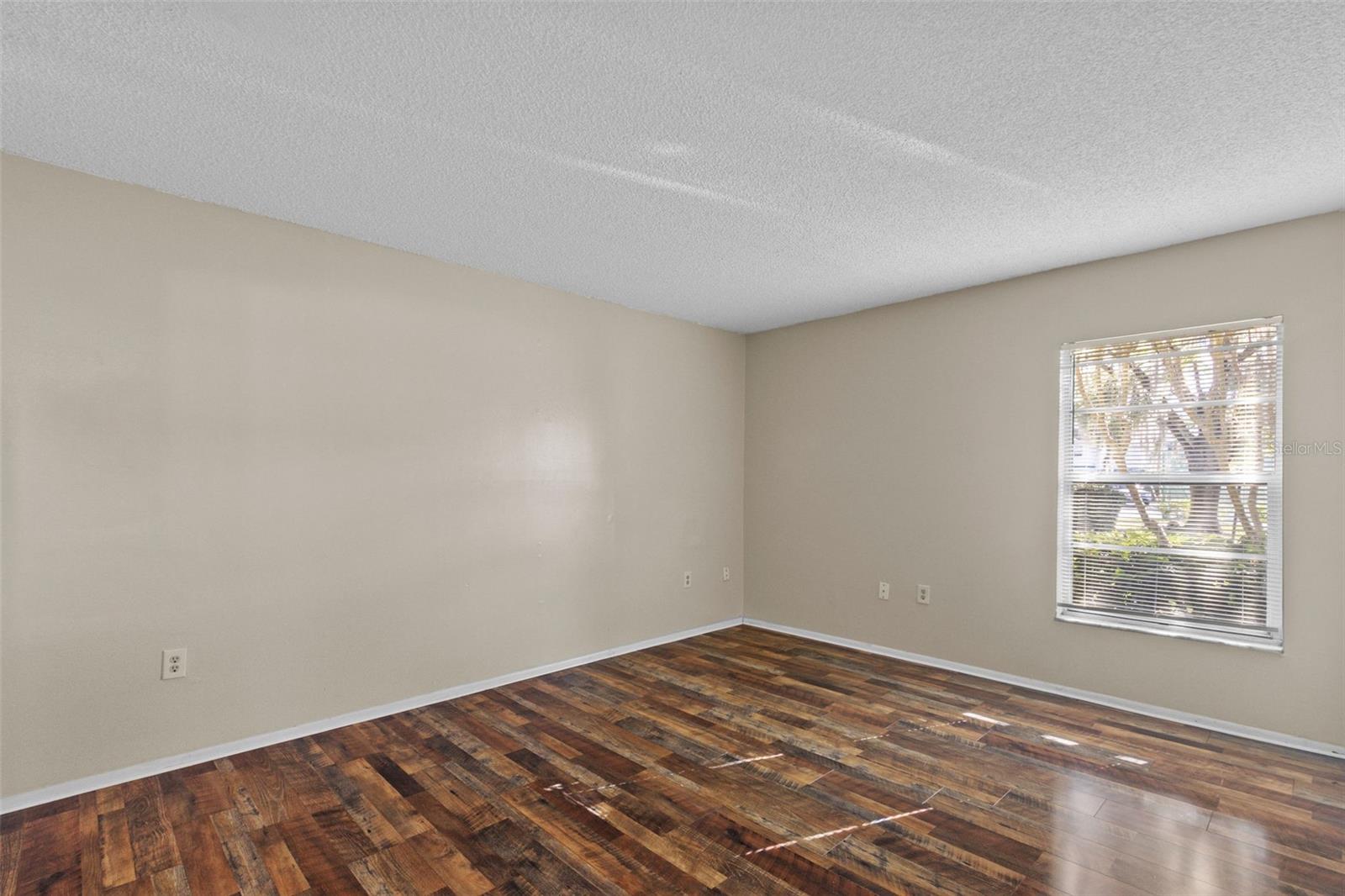 Image 14 of 25 For 14419 Hanging Moss Circle 101