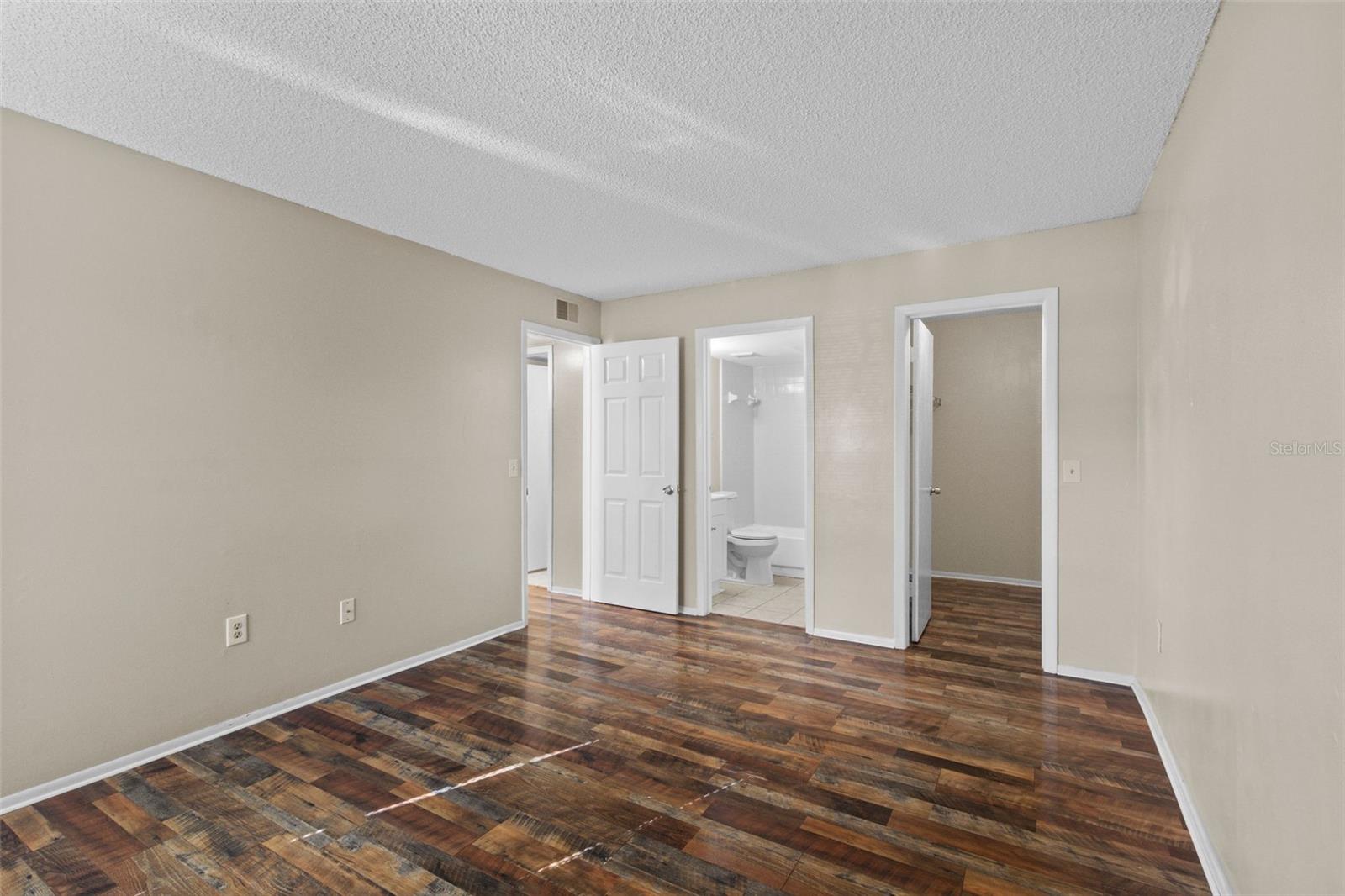 Image 16 of 25 For 14419 Hanging Moss Circle 101