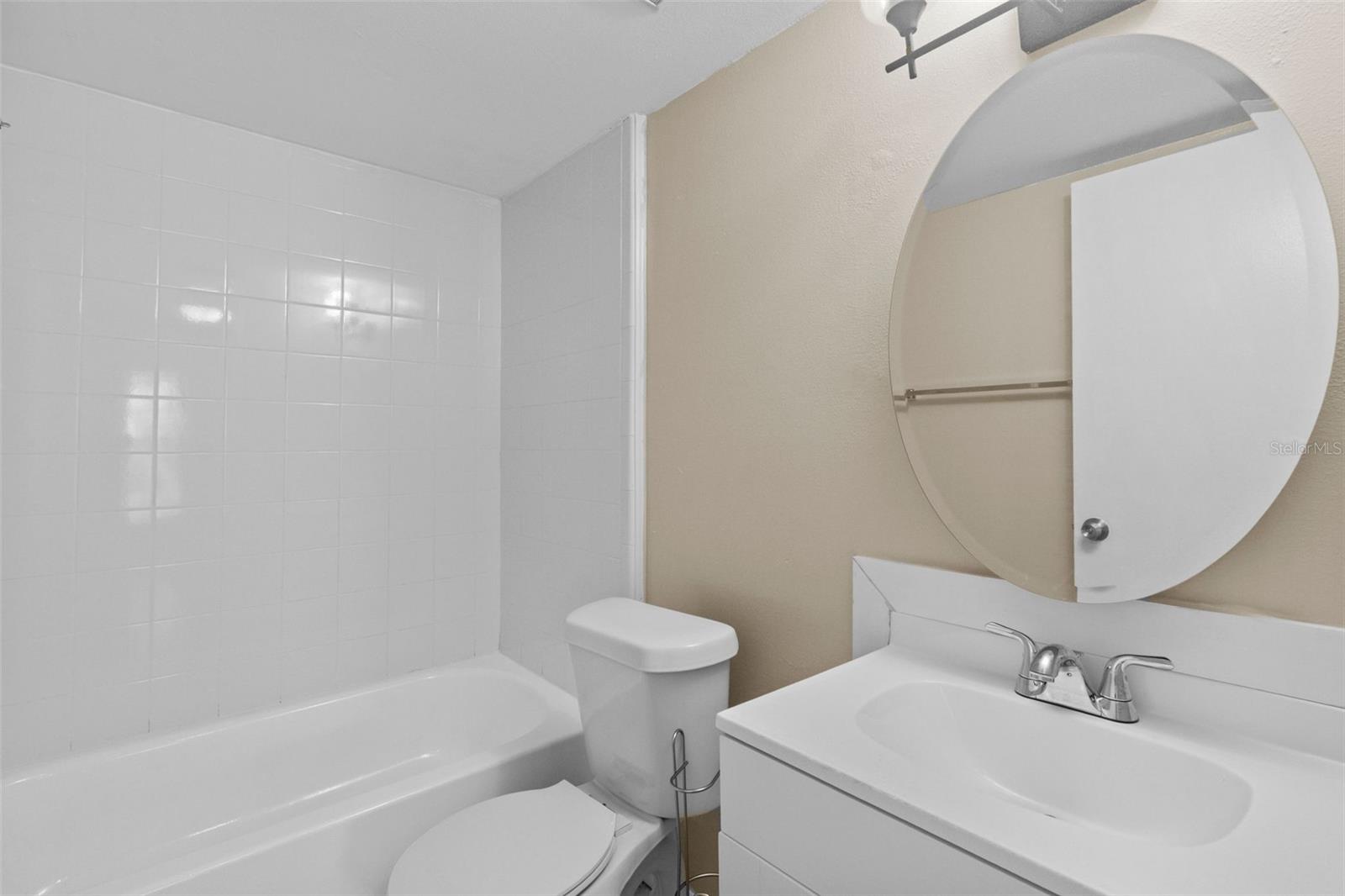 Image 18 of 25 For 14419 Hanging Moss Circle 101