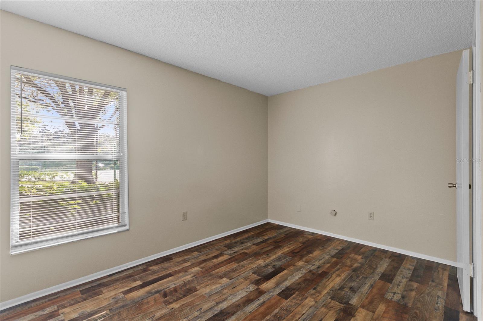 Image 9 of 25 For 14419 Hanging Moss Circle 101