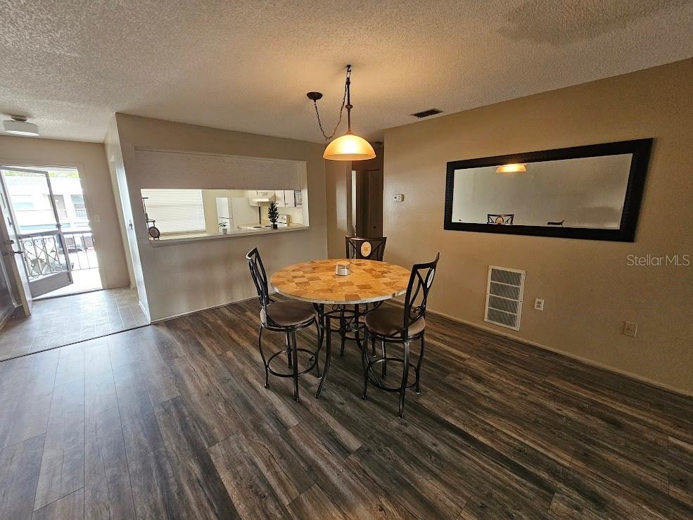 Listing photo id 5 for 7700 92nd Street 203