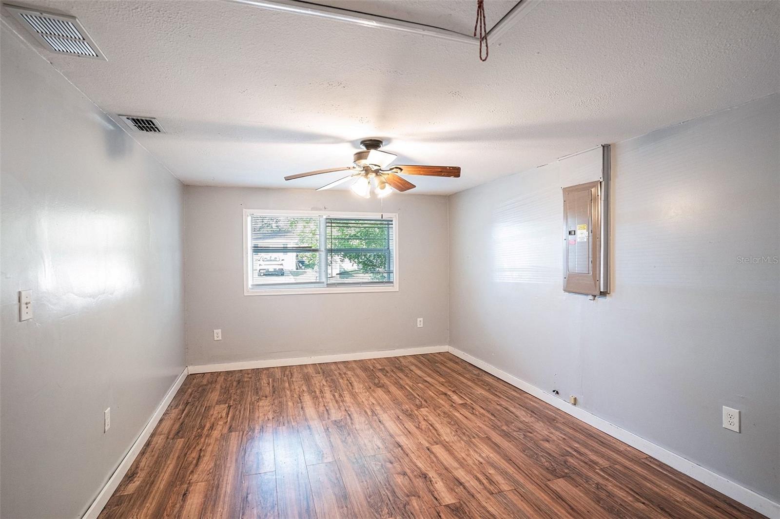 Image 14 of 34 For 4624 Belfast Drive