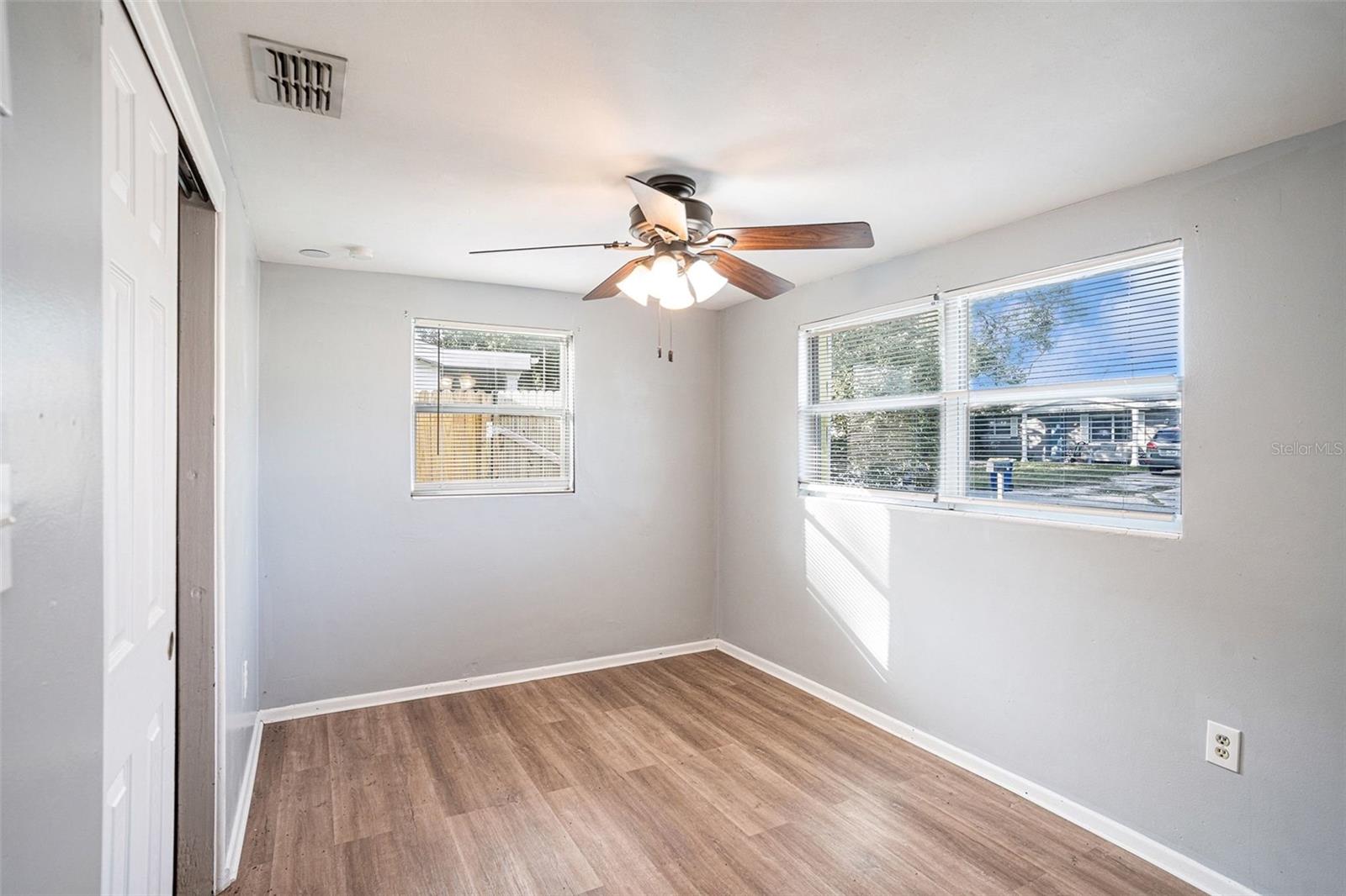 Image 18 of 34 For 4624 Belfast Drive