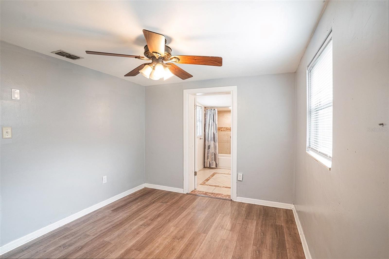 Image 24 of 34 For 4624 Belfast Drive