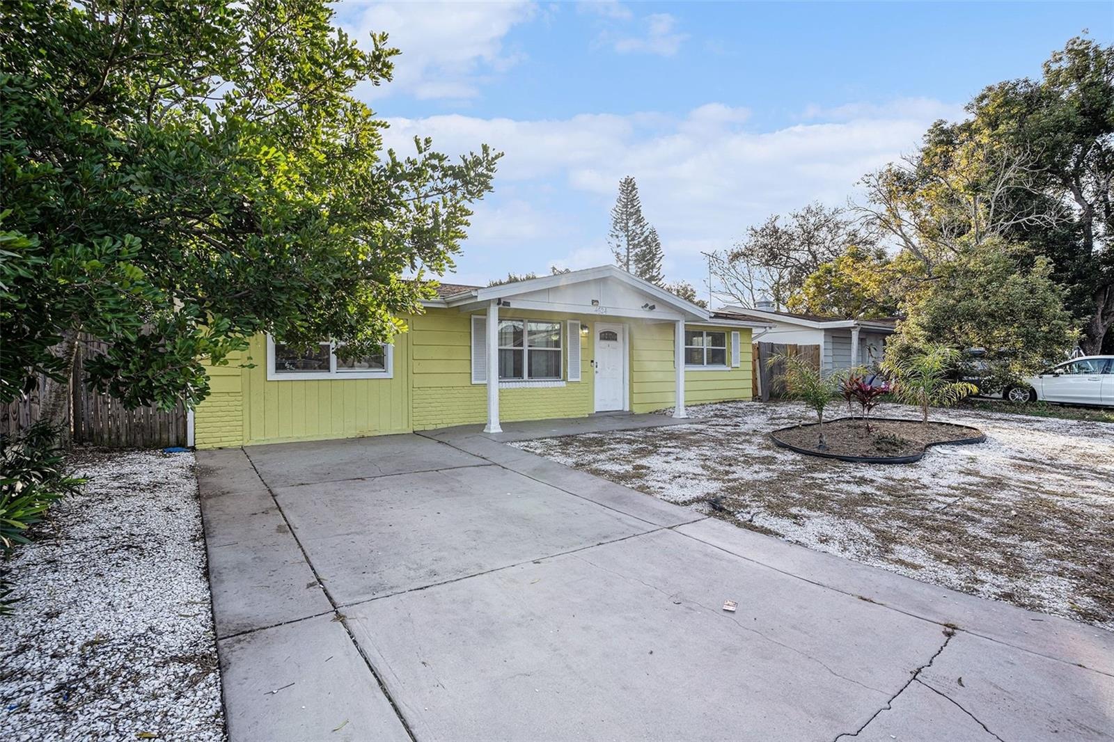 Image 4 of 34 For 4624 Belfast Drive