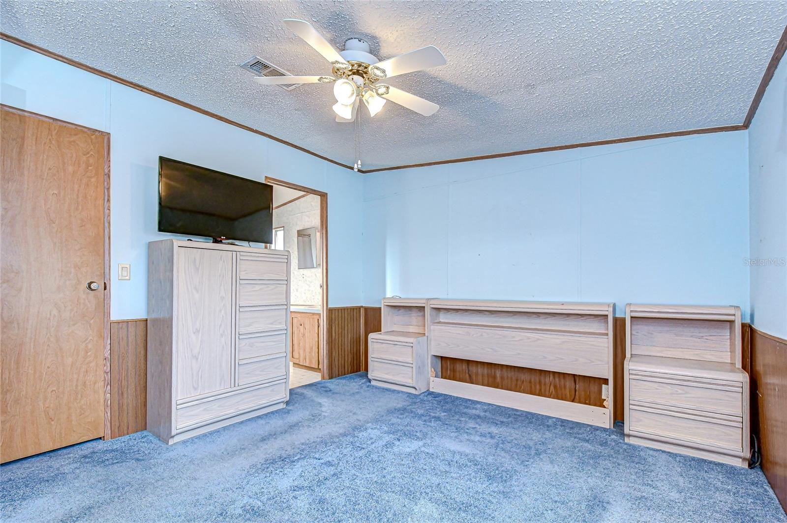 Image 16 of 46 For 6246 Midland Street