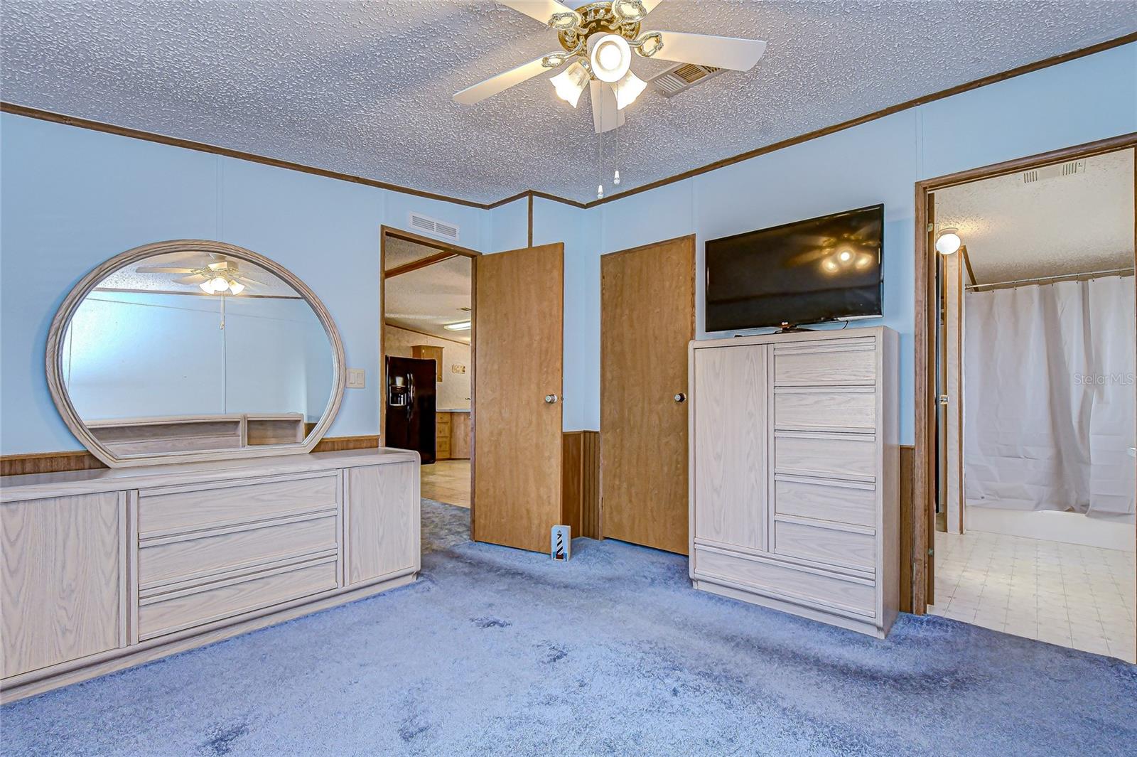 Image 17 of 46 For 6246 Midland Street