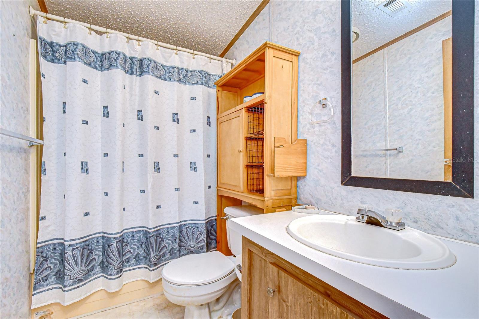 Image 26 of 46 For 6246 Midland Street