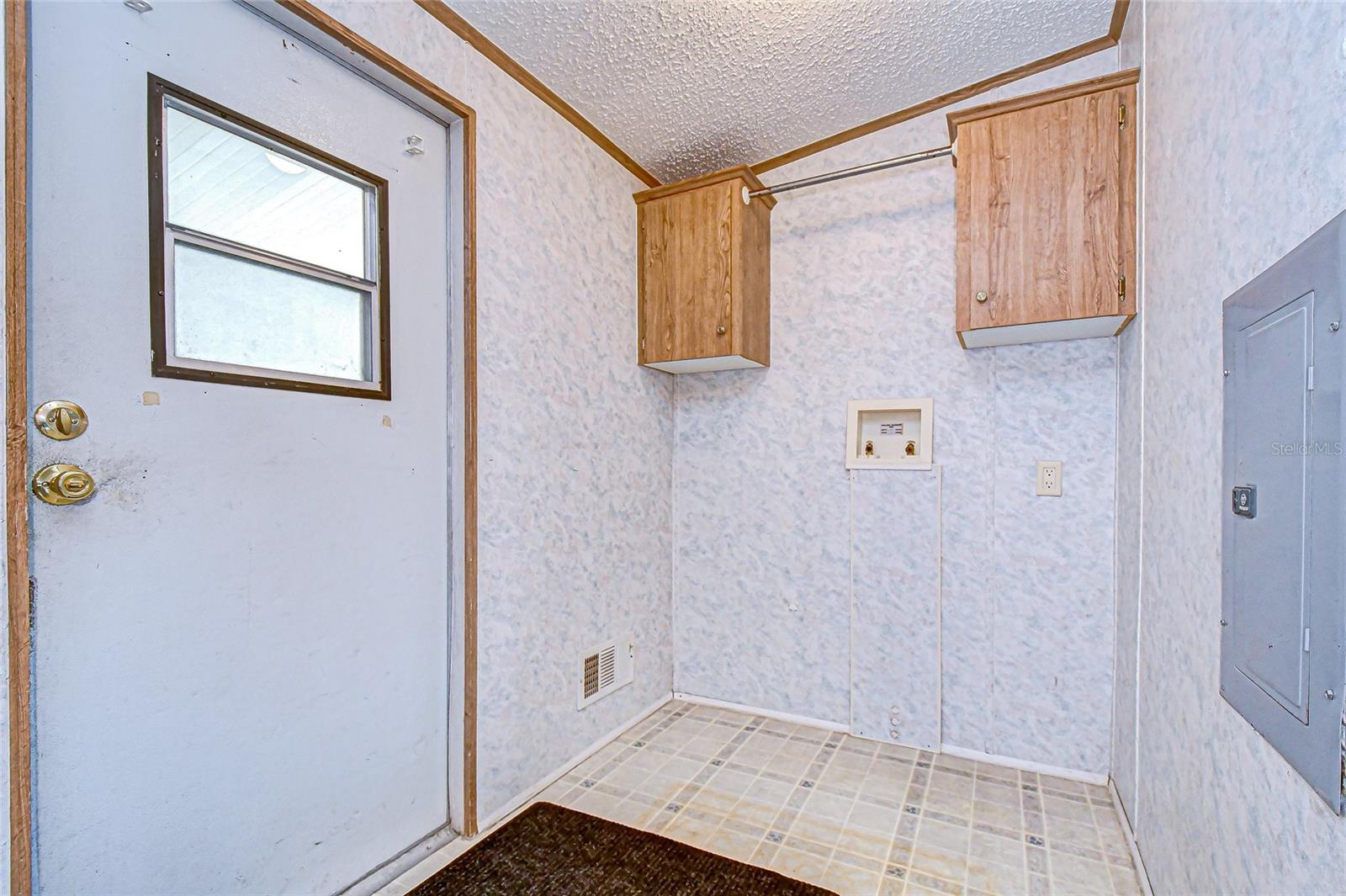 Image 28 of 46 For 6246 Midland Street