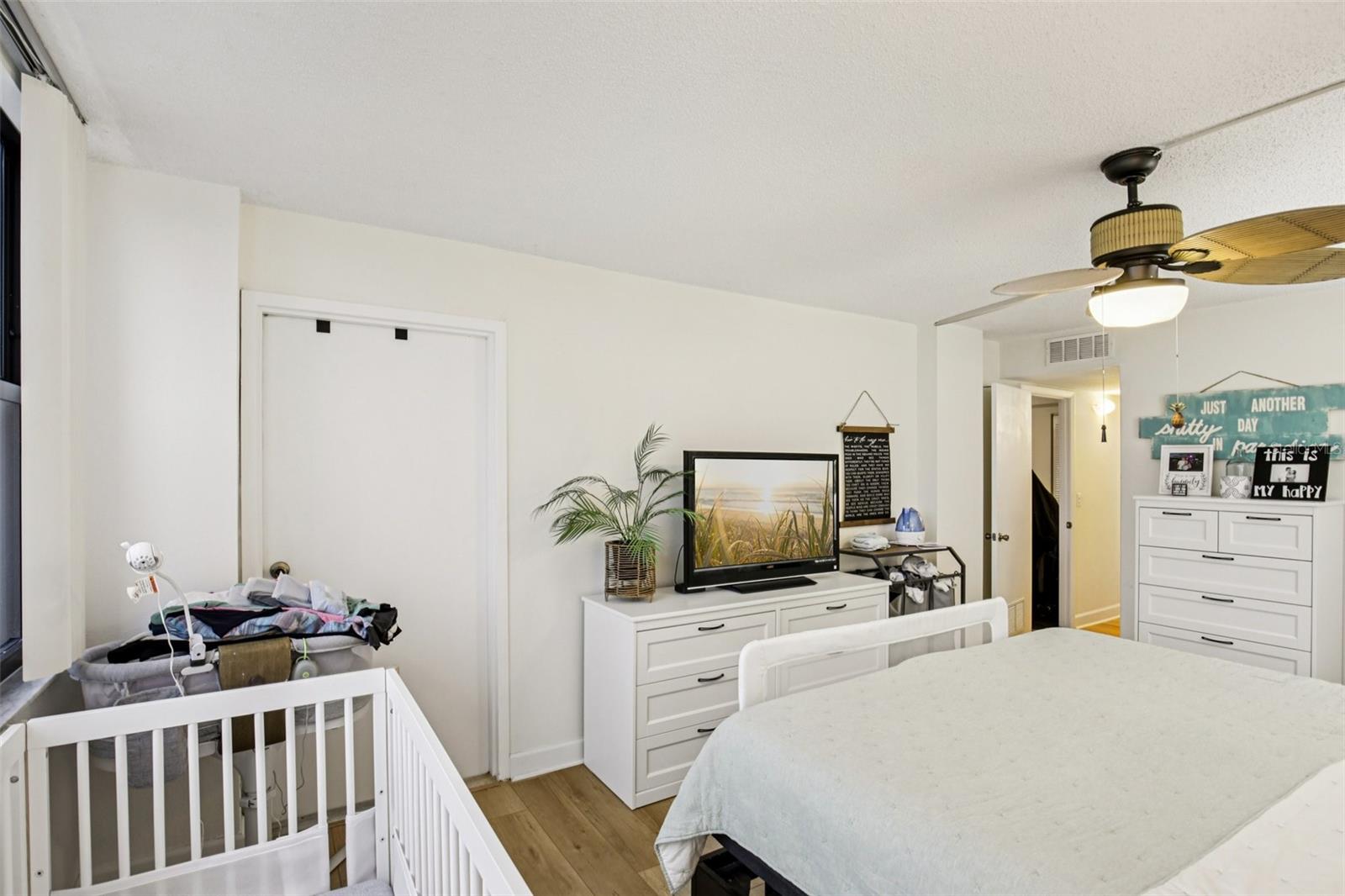 Image 11 of 32 For 5855 Midnight Pass Road 227