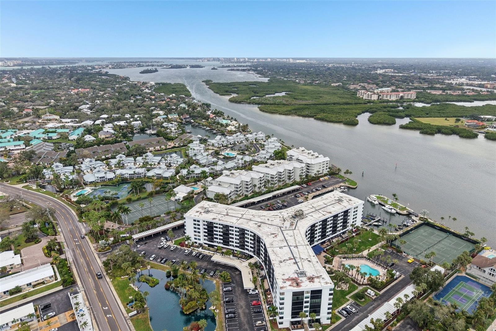 Image 15 of 32 For 5855 Midnight Pass Road 227