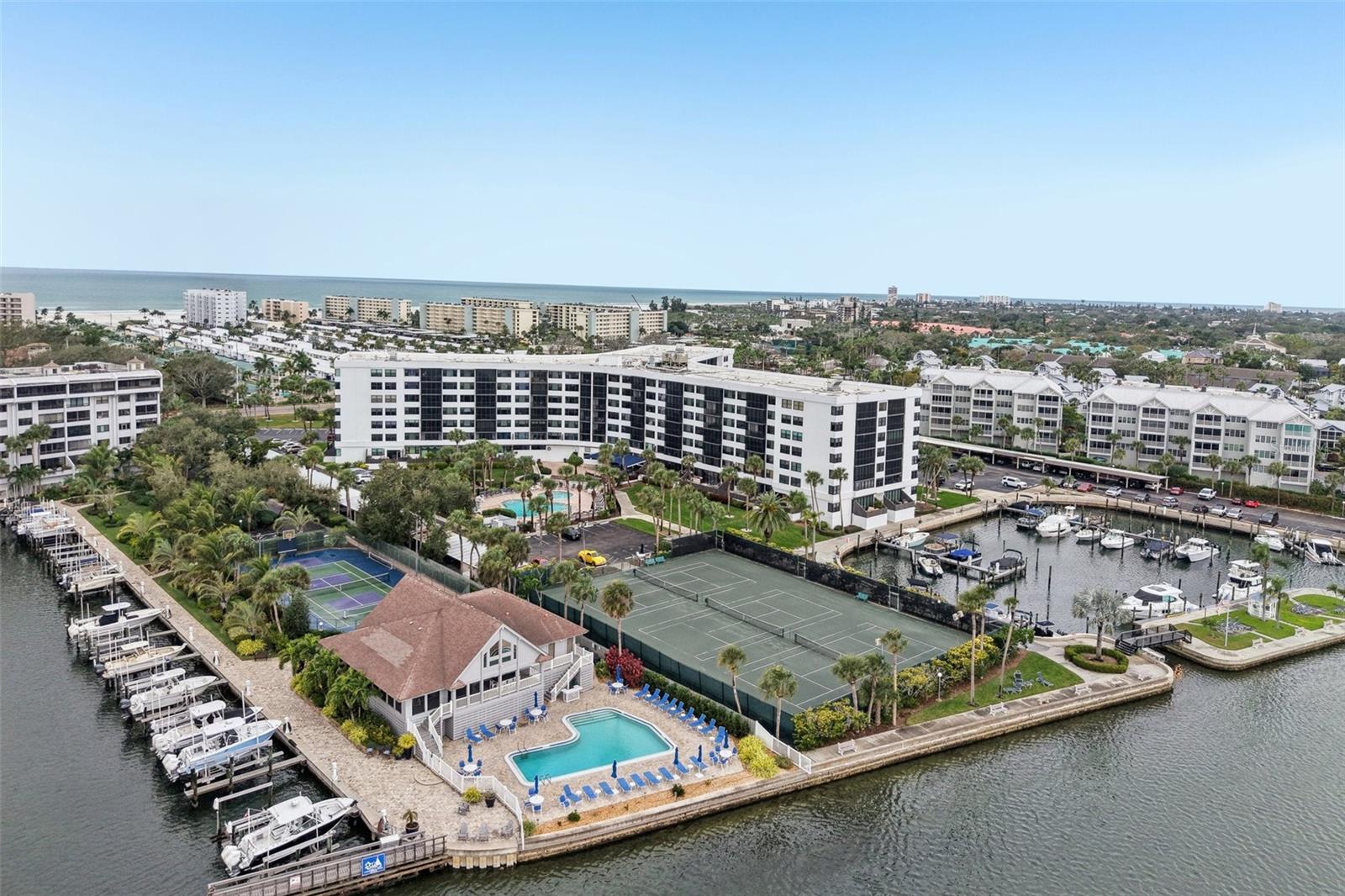 Image 17 of 32 For 5855 Midnight Pass Road 227