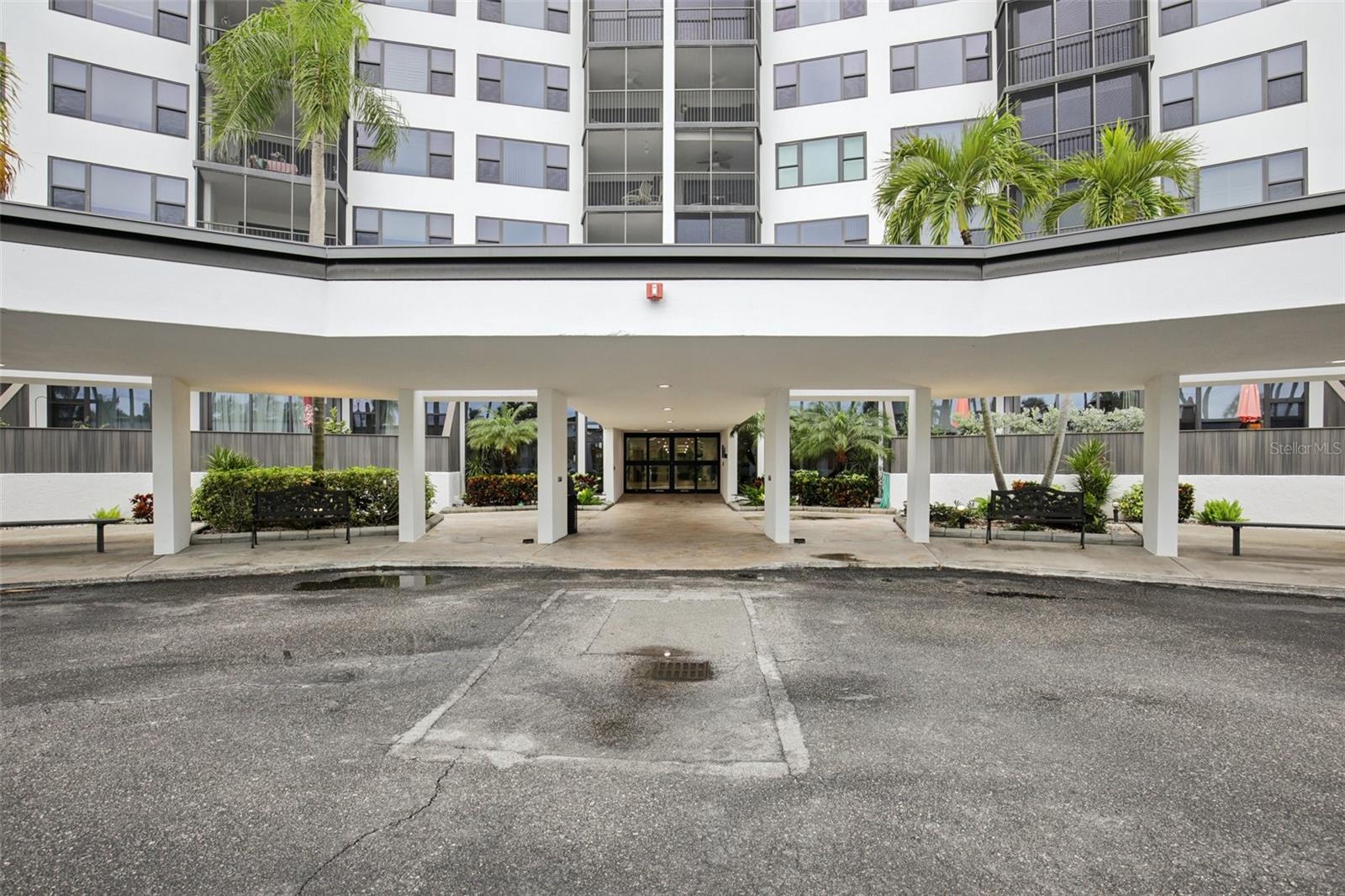 Image 20 of 32 For 5855 Midnight Pass Road 227