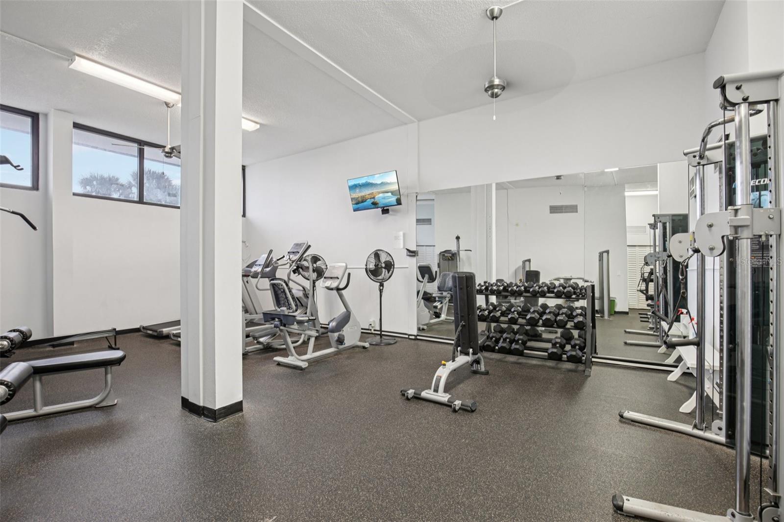 Image 22 of 32 For 5855 Midnight Pass Road 227