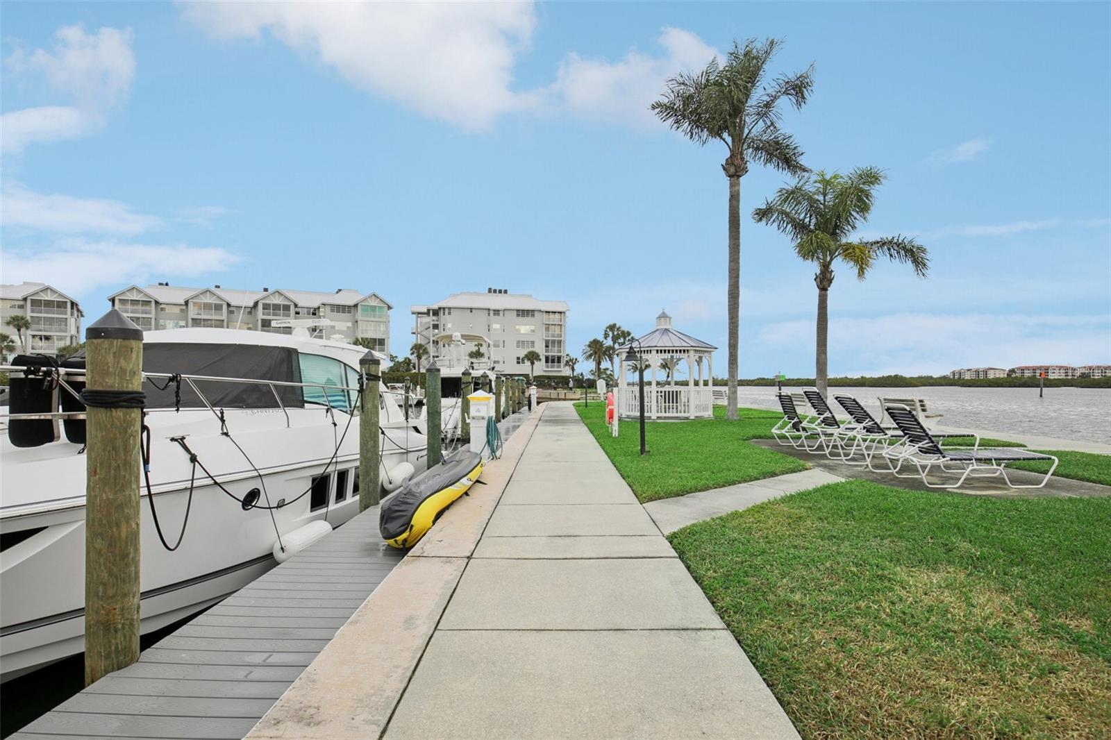 Image 28 of 32 For 5855 Midnight Pass Road 227