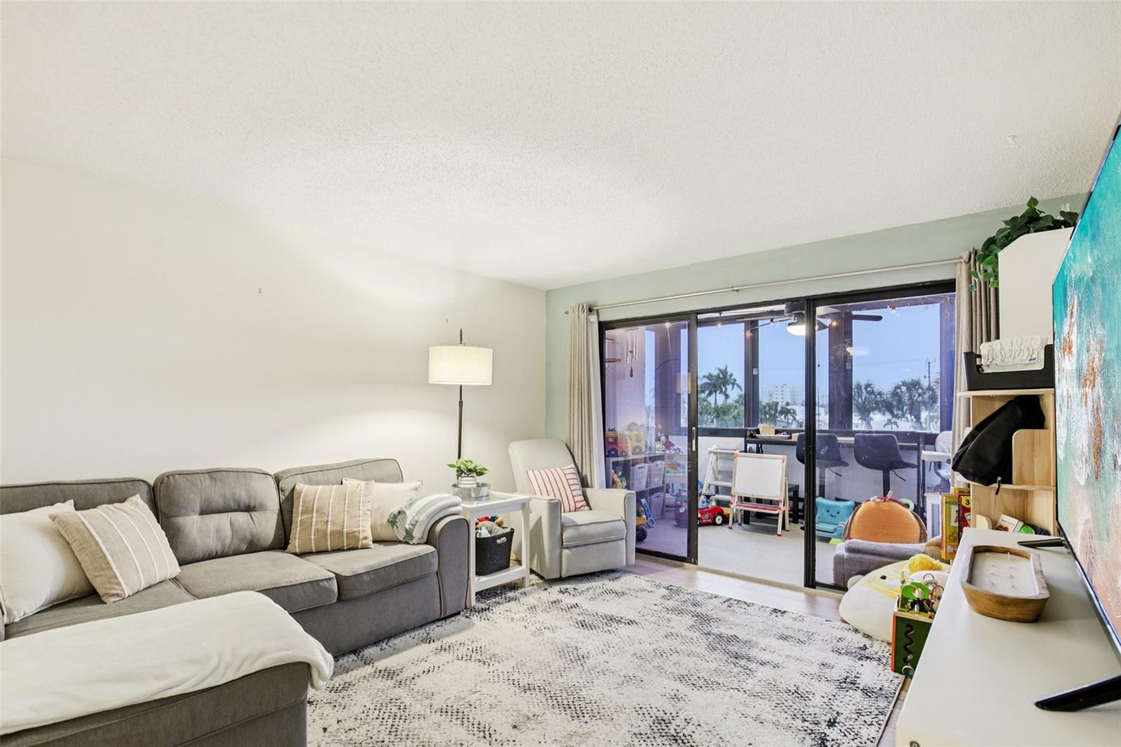 Image 4 of 32 For 5855 Midnight Pass Road 227