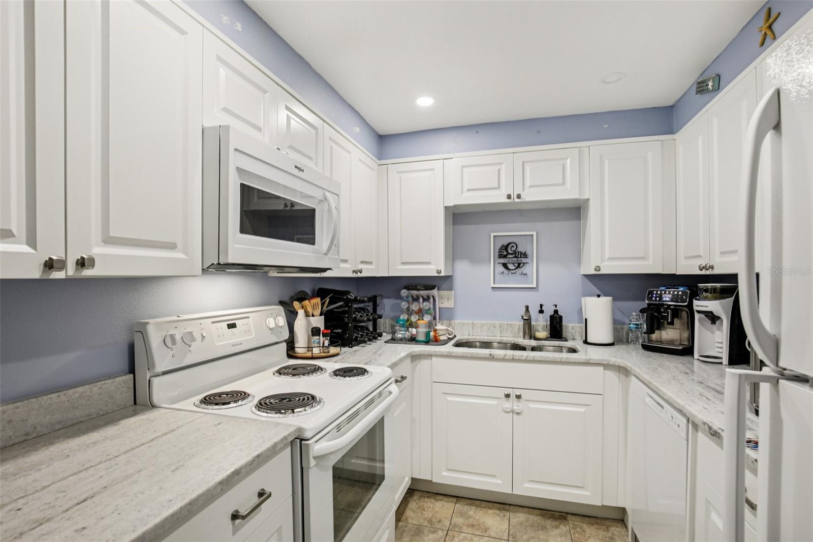 Image 5 of 32 For 5855 Midnight Pass Road 227