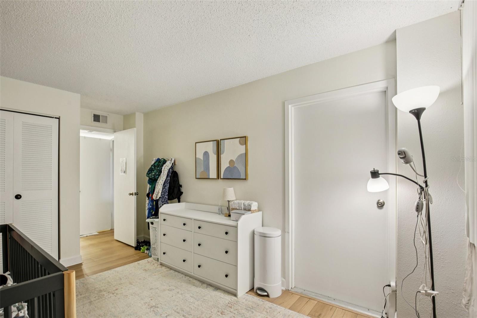 Image 8 of 32 For 5855 Midnight Pass Road 227