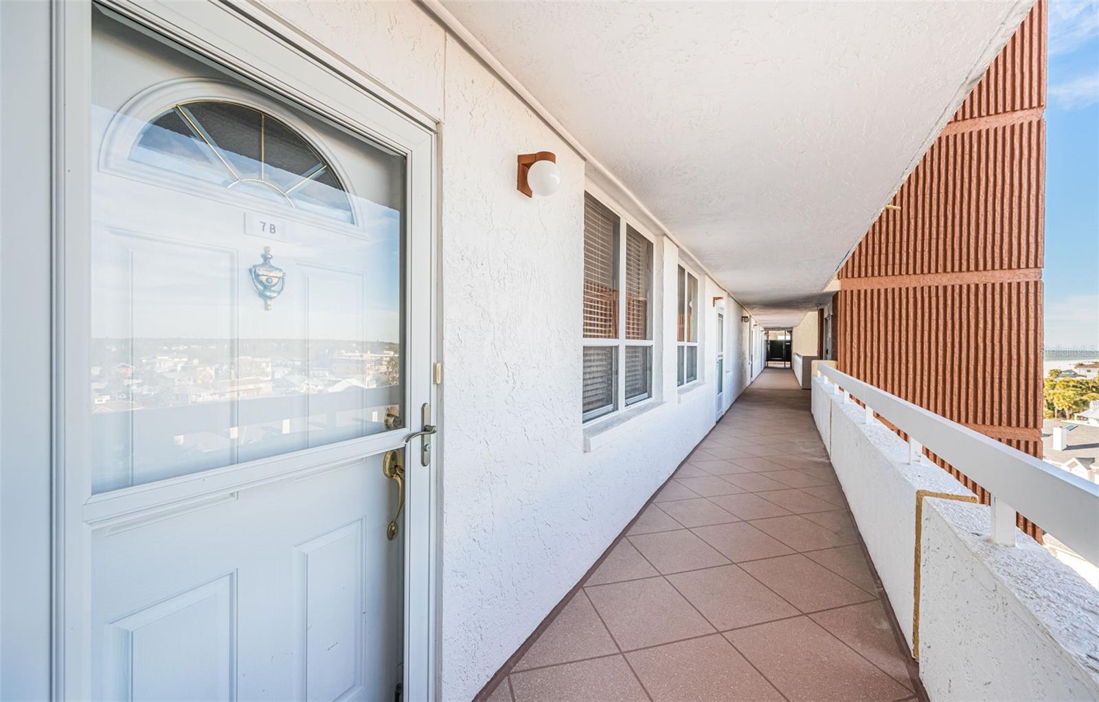 Listing photo id 12 for 17940 Gulf Boulevard 7b