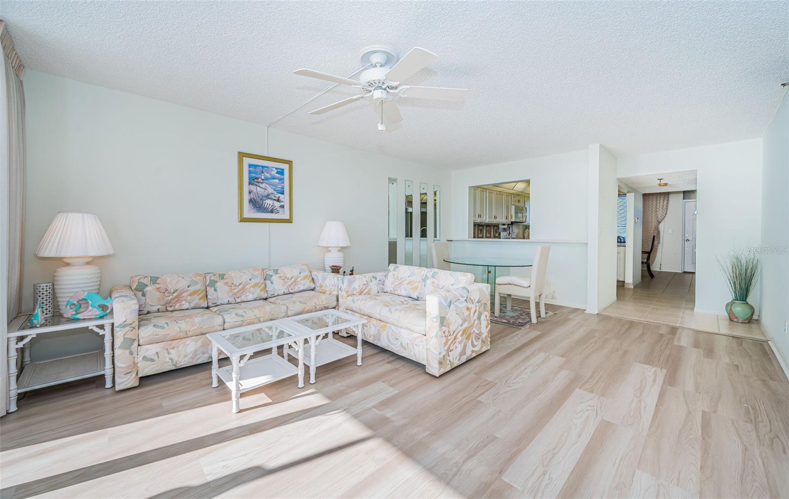 Listing photo id 14 for 17940 Gulf Boulevard 7b