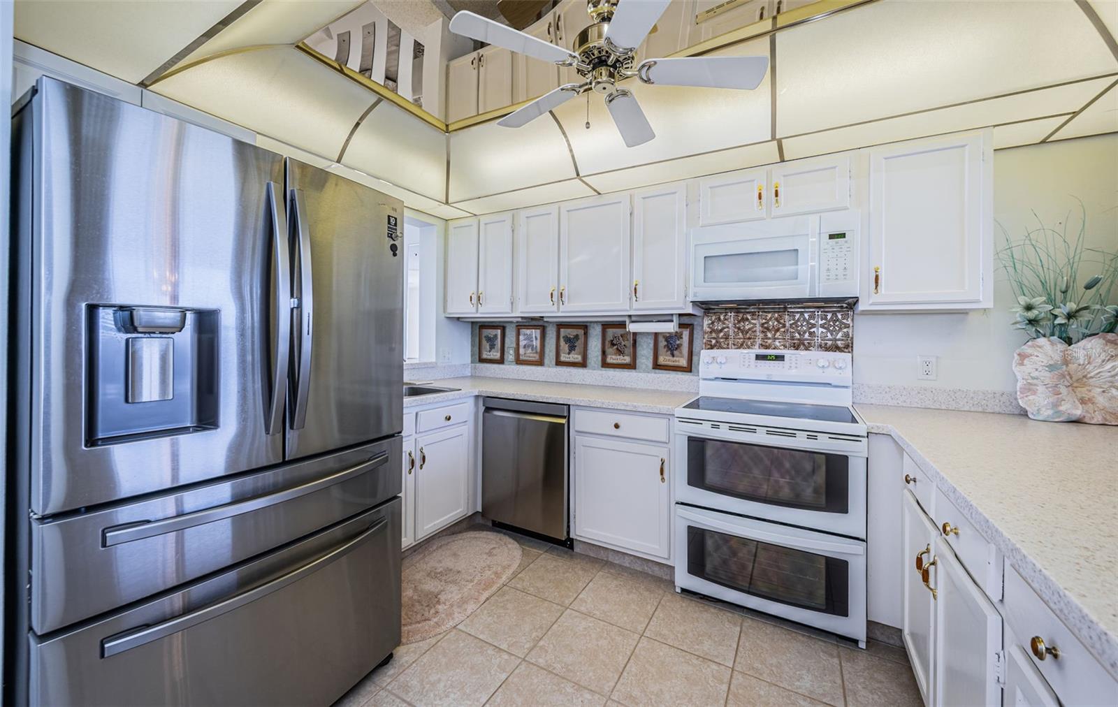 Listing photo id 25 for 17940 Gulf Boulevard 7b