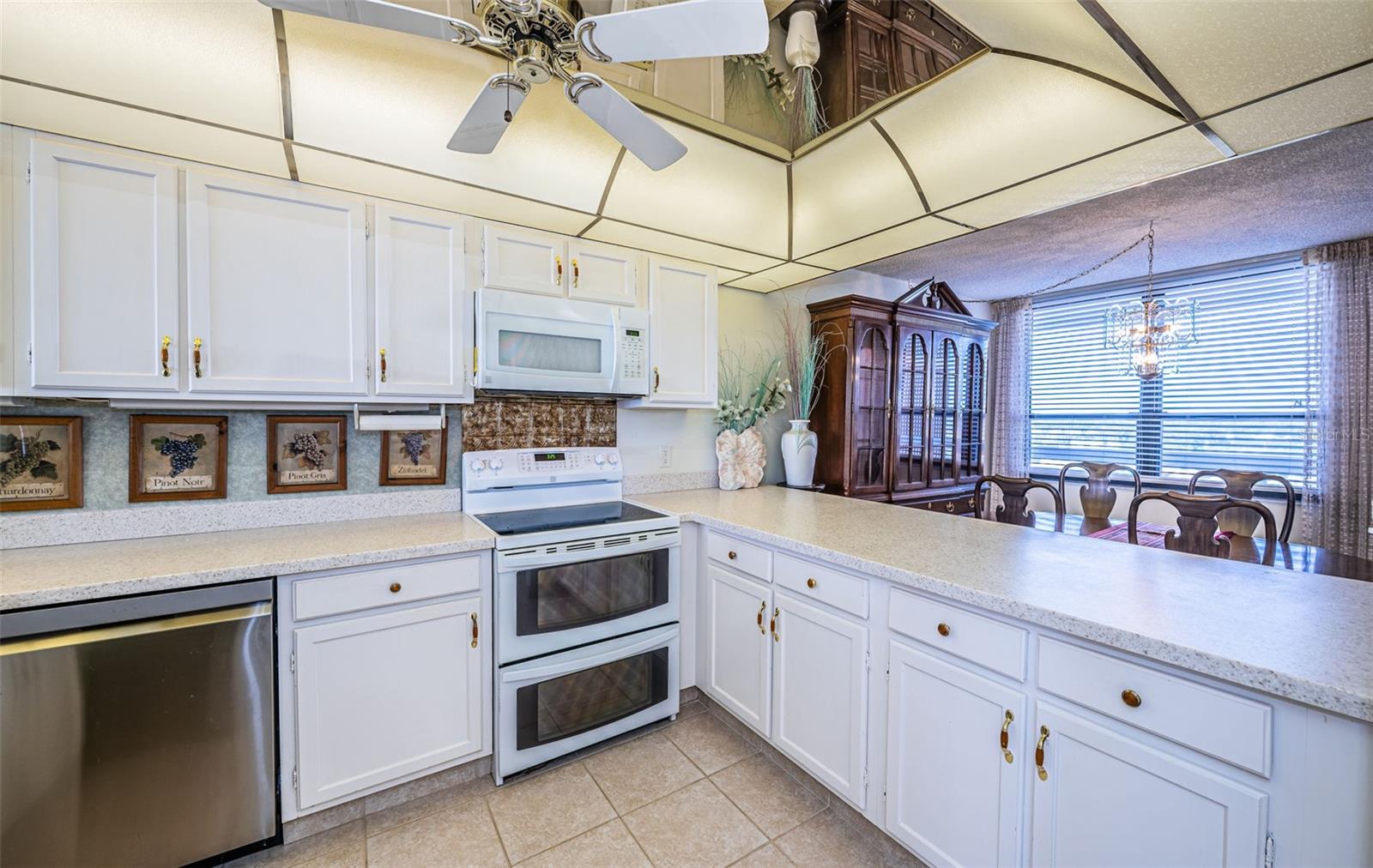 Listing photo id 27 for 17940 Gulf Boulevard 7b