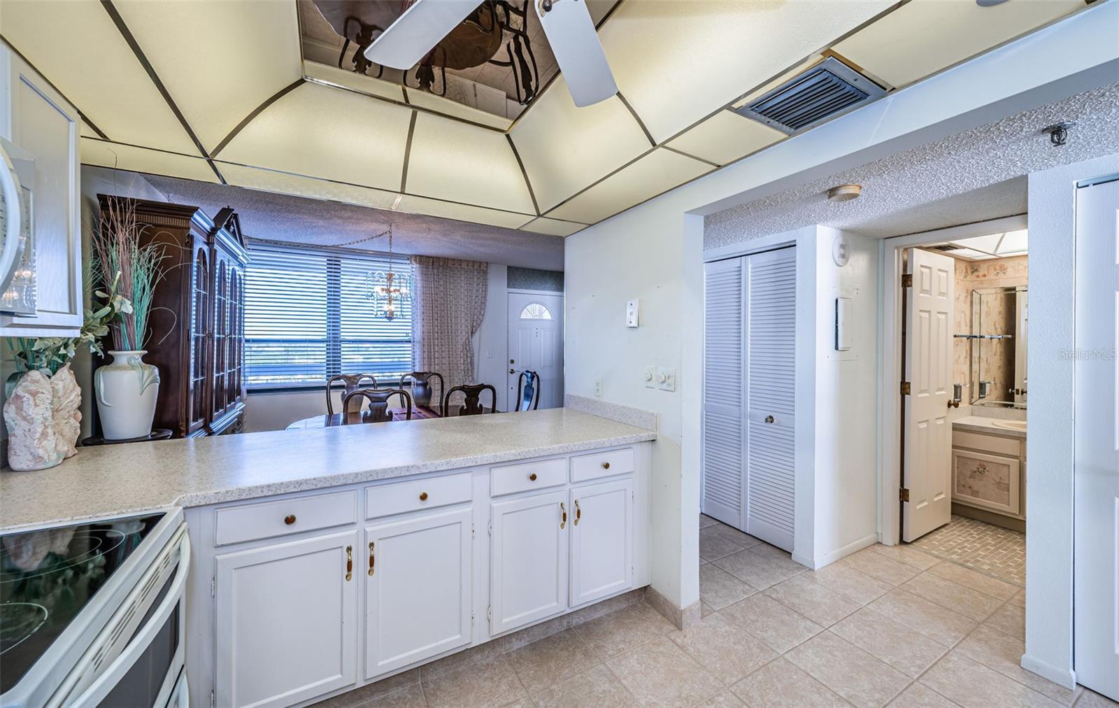 Listing photo id 28 for 17940 Gulf Boulevard 7b