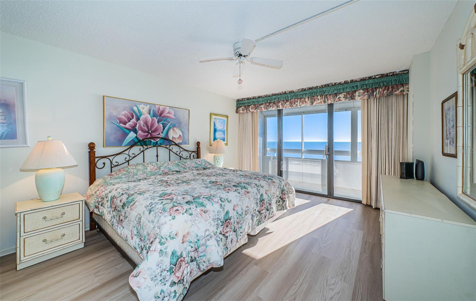 Listing photo id 32 for 17940 Gulf Boulevard 7b
