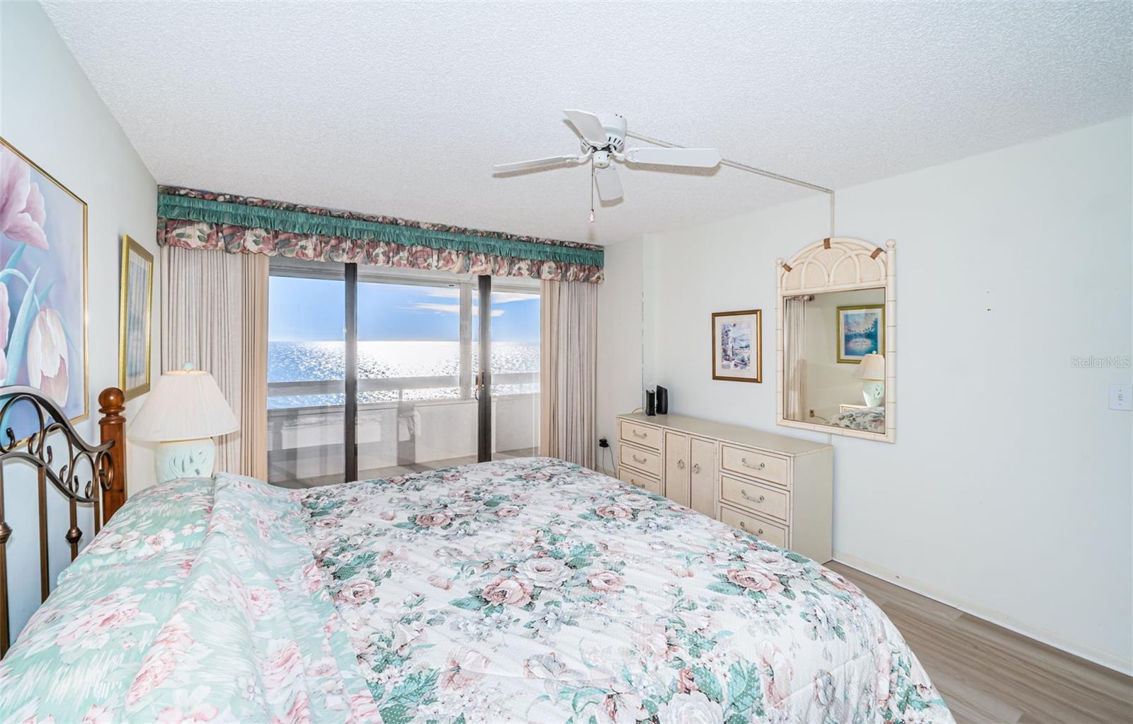 Listing photo id 33 for 17940 Gulf Boulevard 7b