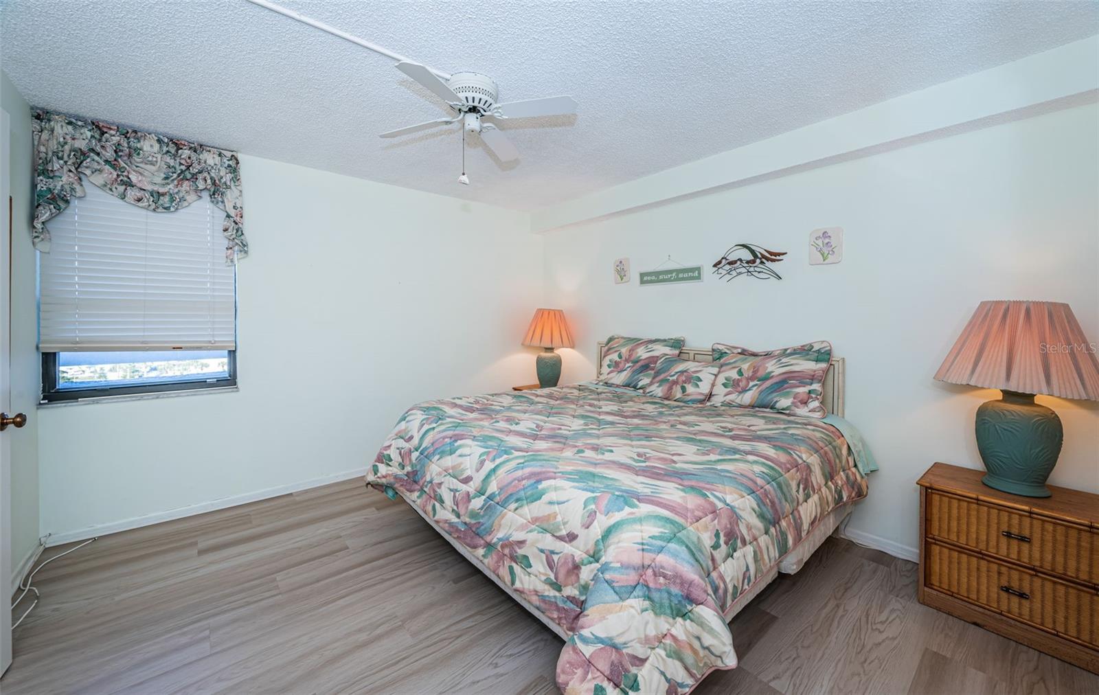 Listing photo id 38 for 17940 Gulf Boulevard 7b