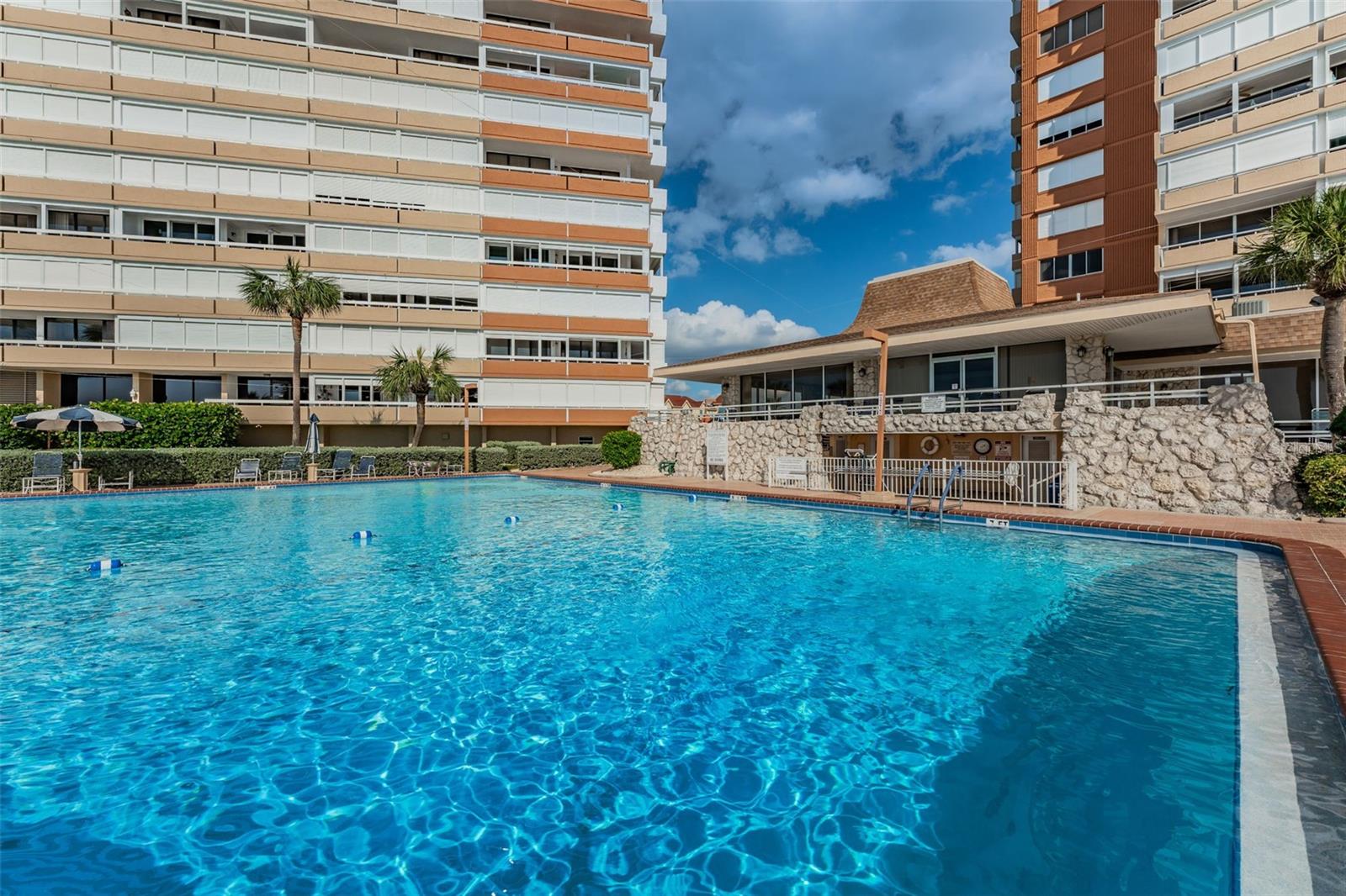 Listing photo id 42 for 17940 Gulf Boulevard 7b