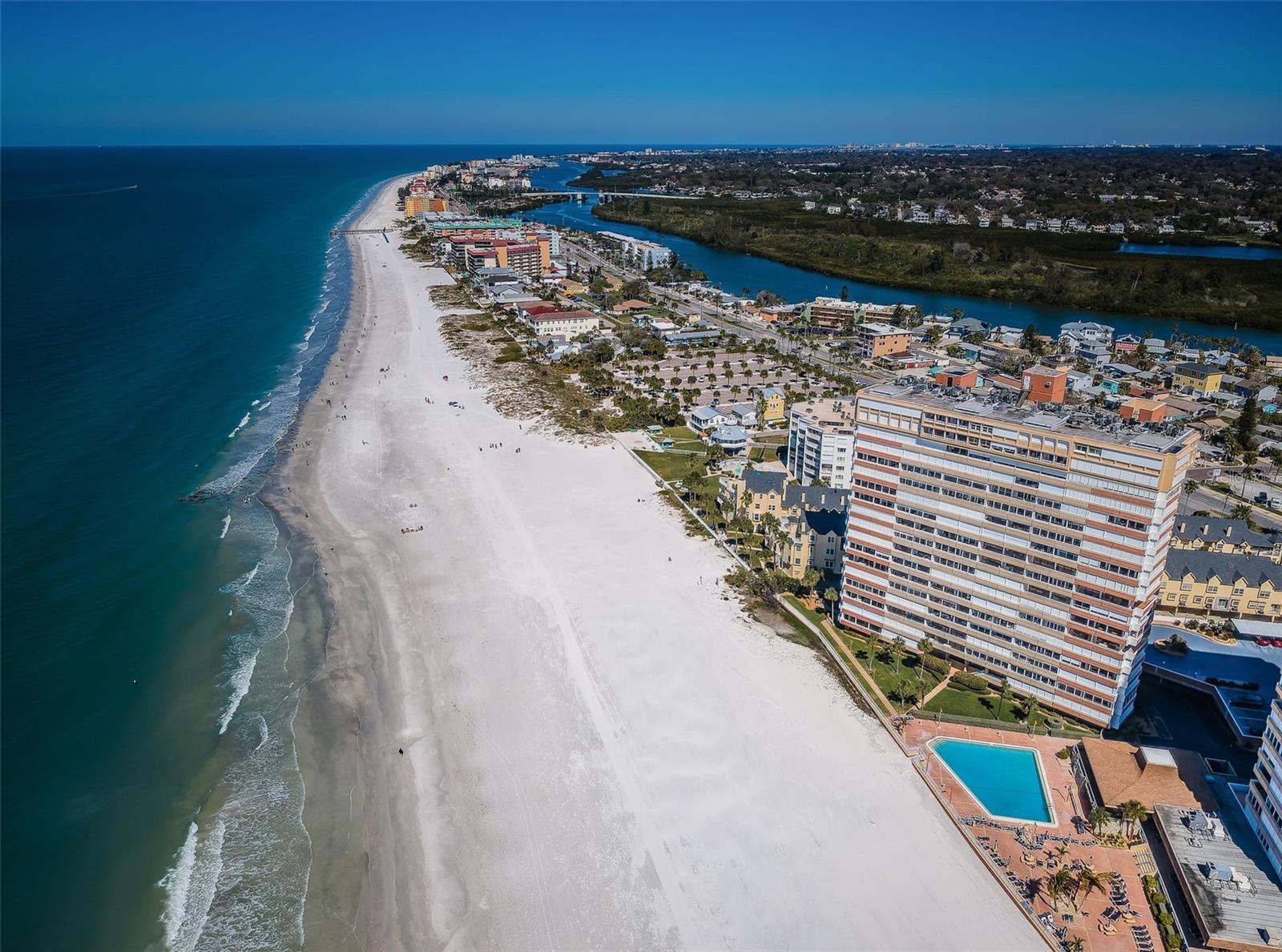 Listing photo id 46 for 17940 Gulf Boulevard 7b