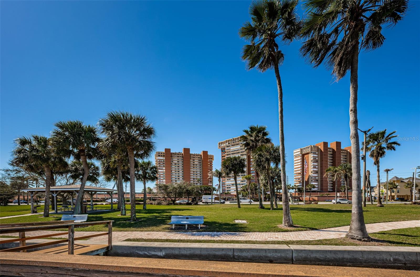 Listing photo id 52 for 17940 Gulf Boulevard 7b